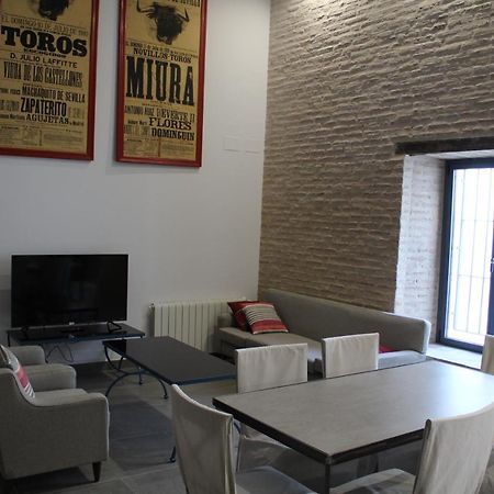 Cozy & Modern Apartment Hombre De Piedra Seville Exterior photo