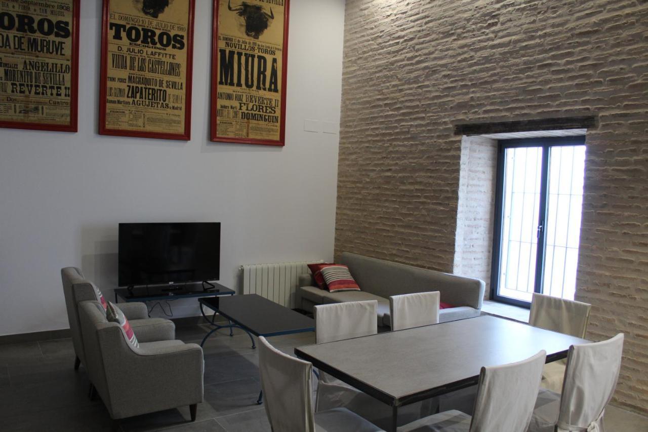 Cozy & Modern Apartment Hombre De Piedra Seville Exterior photo