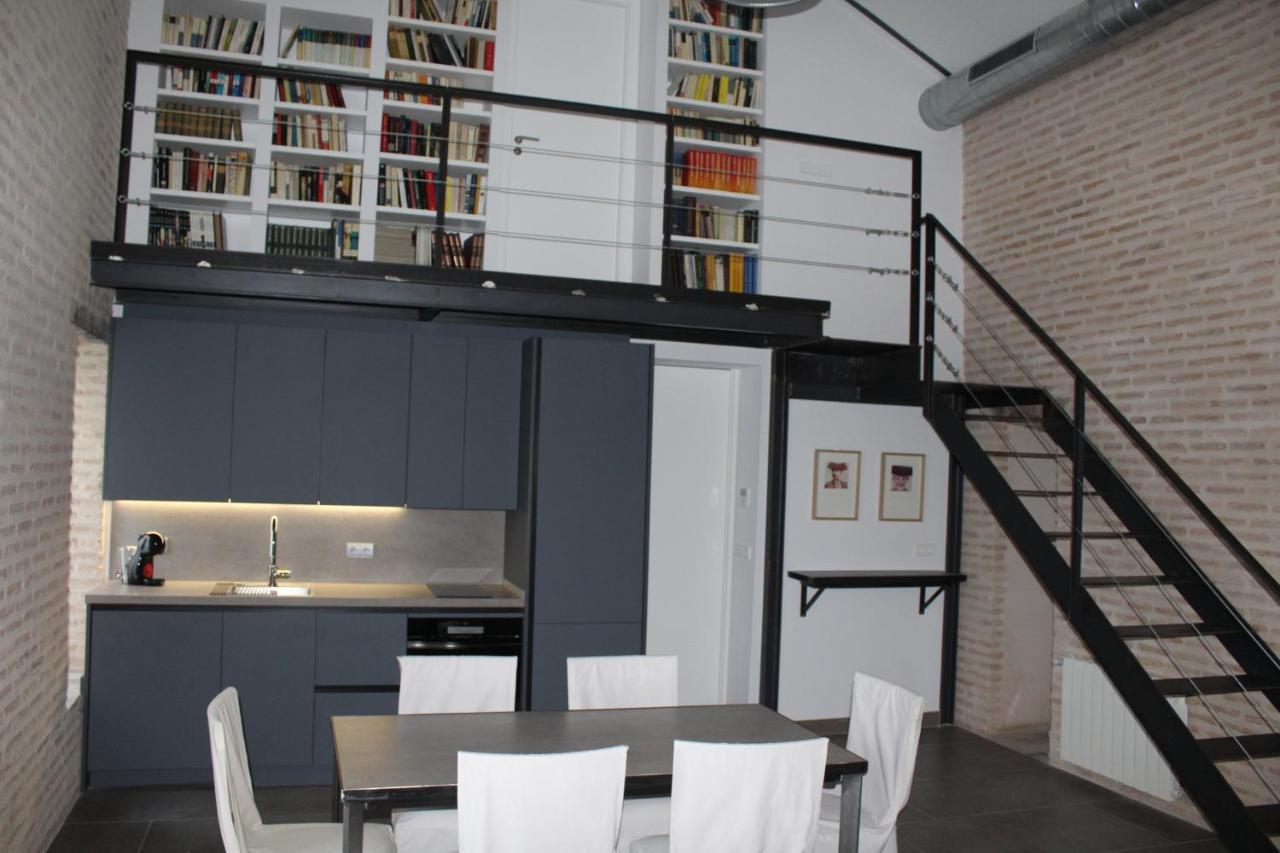 Cozy & Modern Apartment Hombre De Piedra Seville Exterior photo